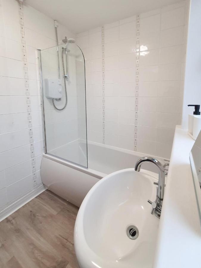 3 Bedroom House Amazon M90 Dunfermline Edinburgh Extérieur photo