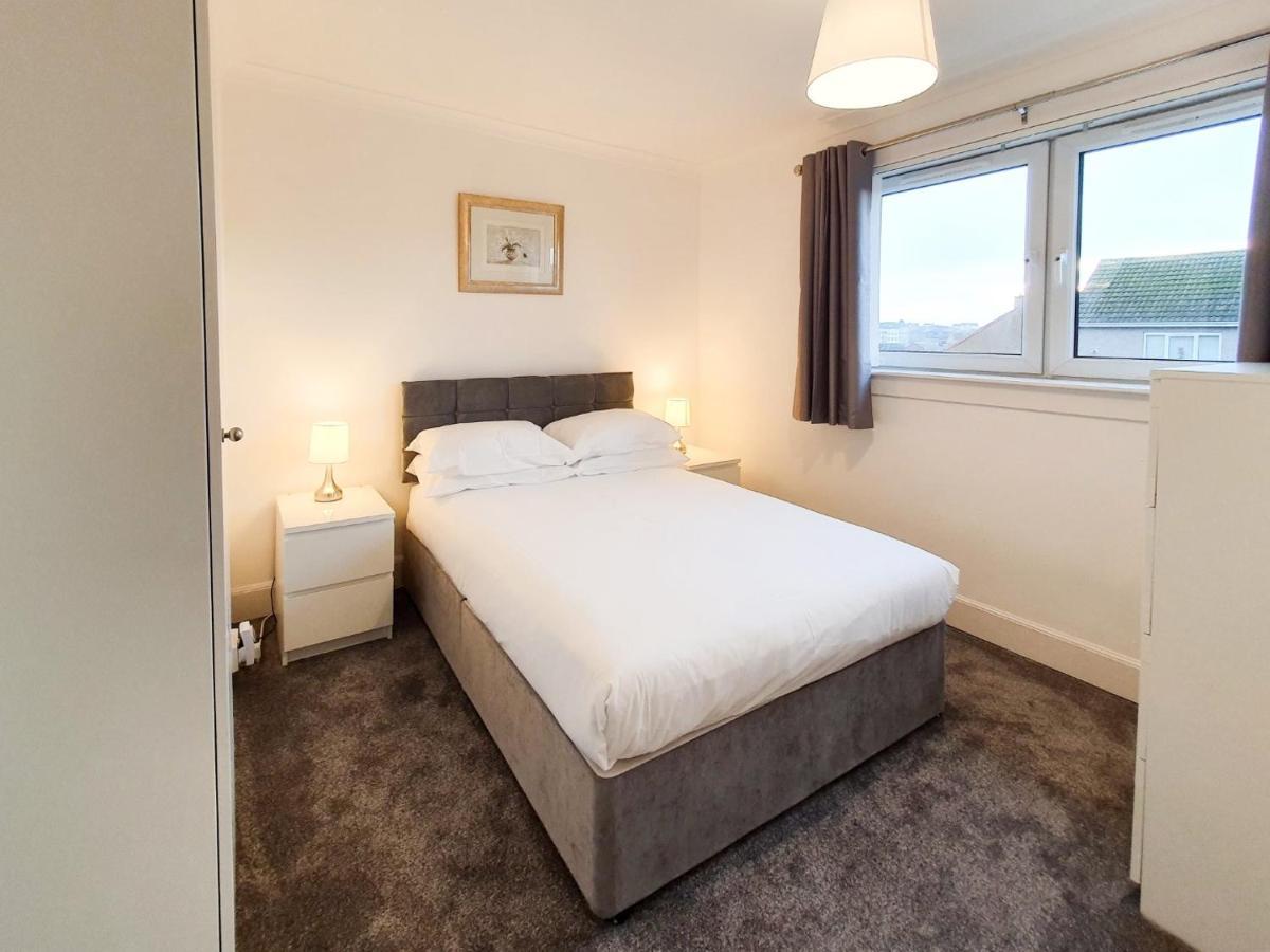 3 Bedroom House Amazon M90 Dunfermline Edinburgh Extérieur photo