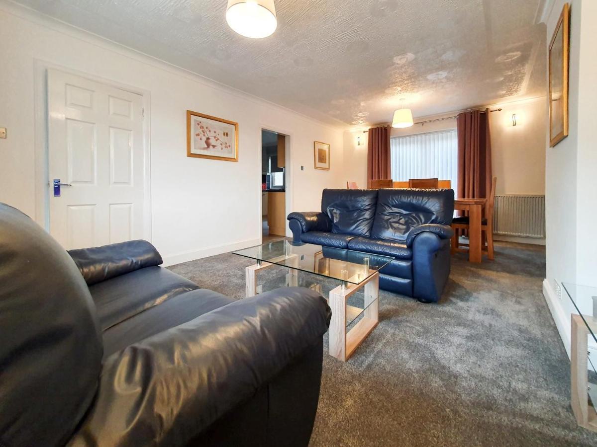 3 Bedroom House Amazon M90 Dunfermline Edinburgh Extérieur photo