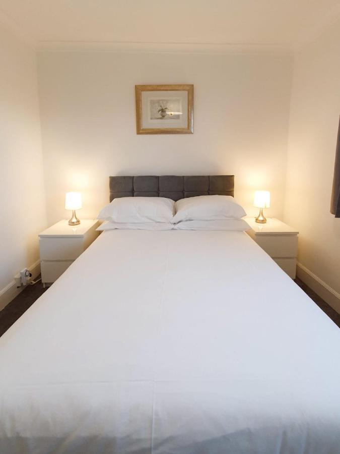 3 Bedroom House Amazon M90 Dunfermline Edinburgh Extérieur photo