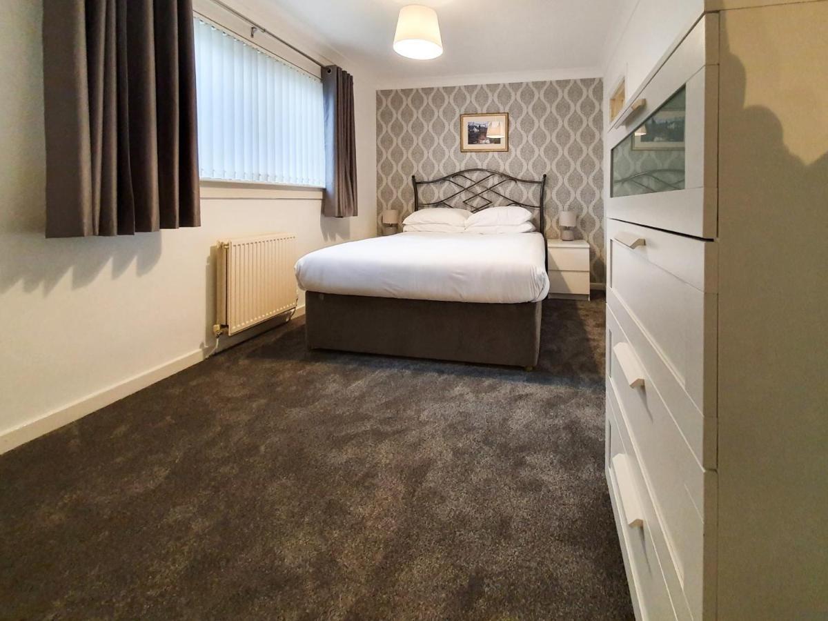 3 Bedroom House Amazon M90 Dunfermline Edinburgh Extérieur photo