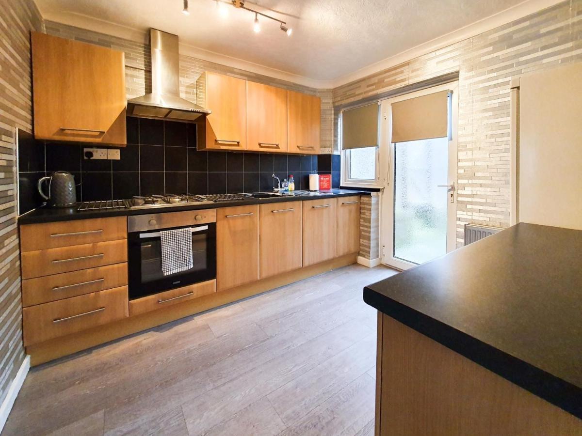 3 Bedroom House Amazon M90 Dunfermline Edinburgh Extérieur photo