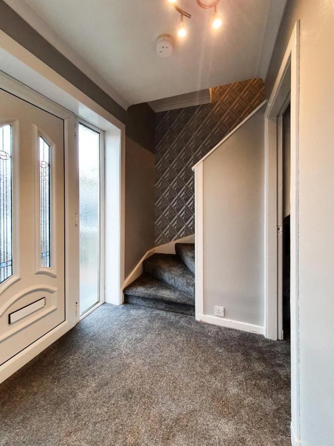 3 Bedroom House Amazon M90 Dunfermline Edinburgh Extérieur photo