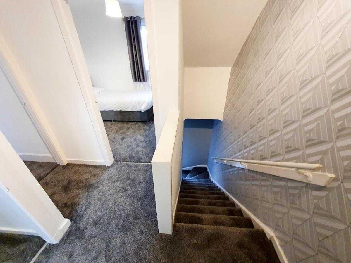 3 Bedroom House Amazon M90 Dunfermline Edinburgh Extérieur photo
